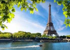 borda do rio Seine com torre eiffel