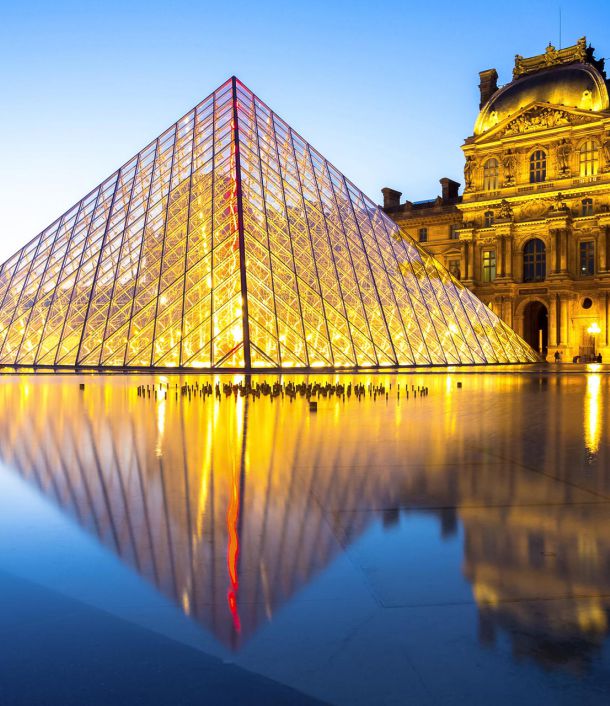 La pyramide du Louvre Paris