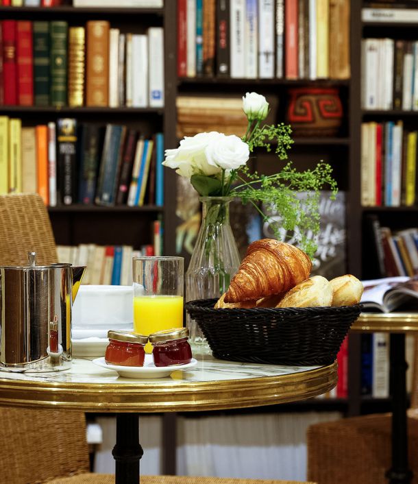 presentation of the lunch and its room hotel Victoria Châtlet Paris